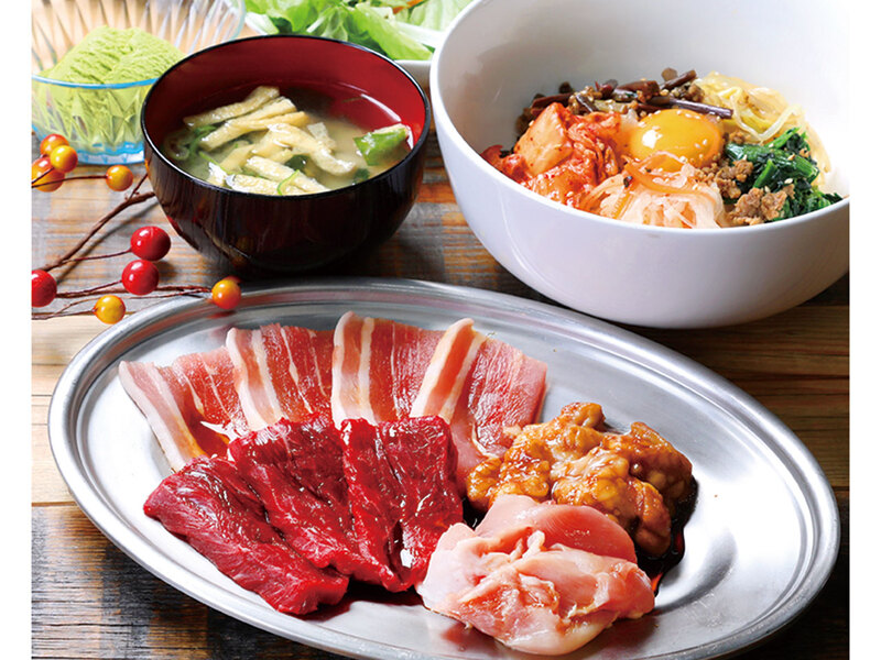 バラエティランチ (全4種)1,738円。
